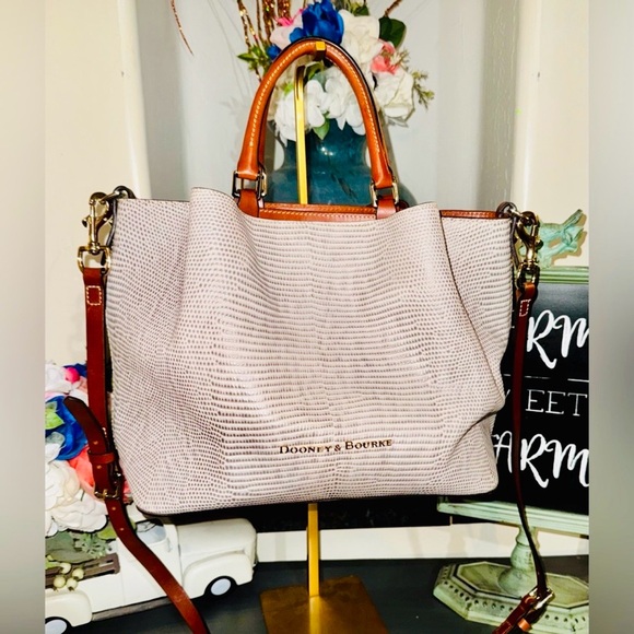 Dooney & Bourke Handbags - Dooney & Bourke Lizard Embossed Large Leather Barlow convertible bag - like New